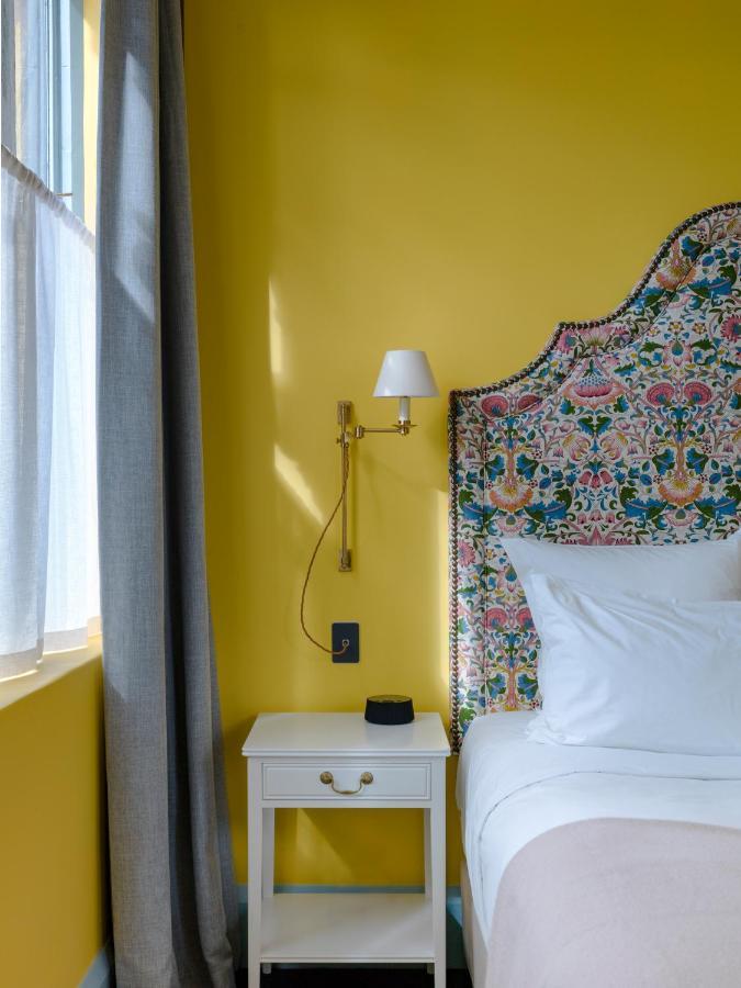 The Observatory Hotel 基督城 外观 照片 A wall-mounted light
