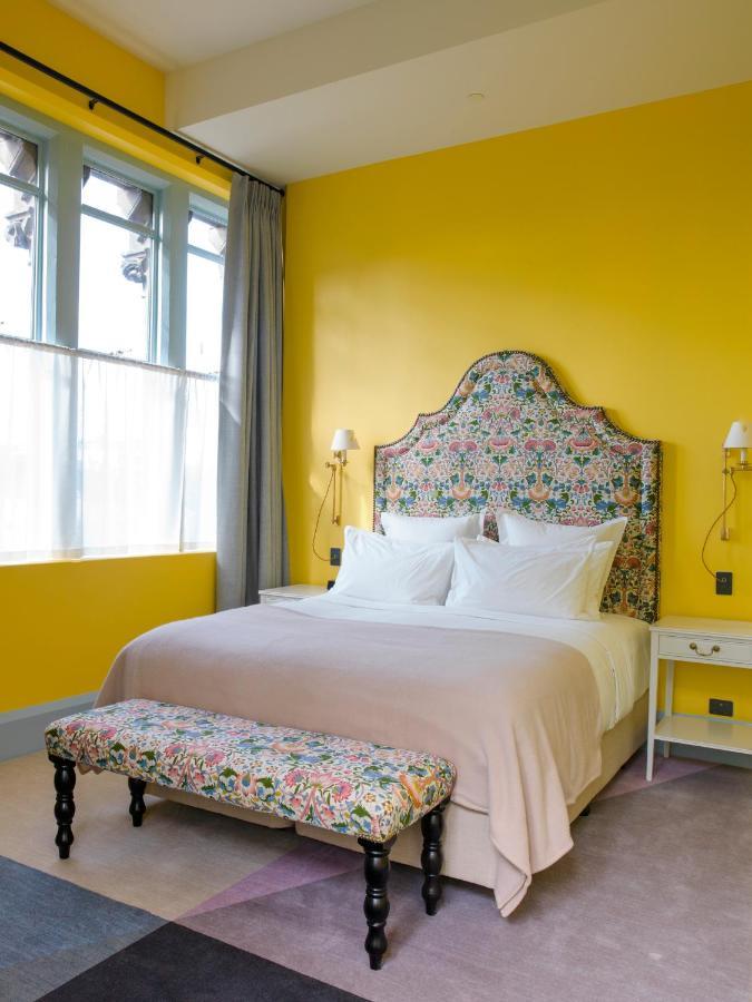 The Observatory Hotel 基督城 外观 照片 A bedroom at the hotel