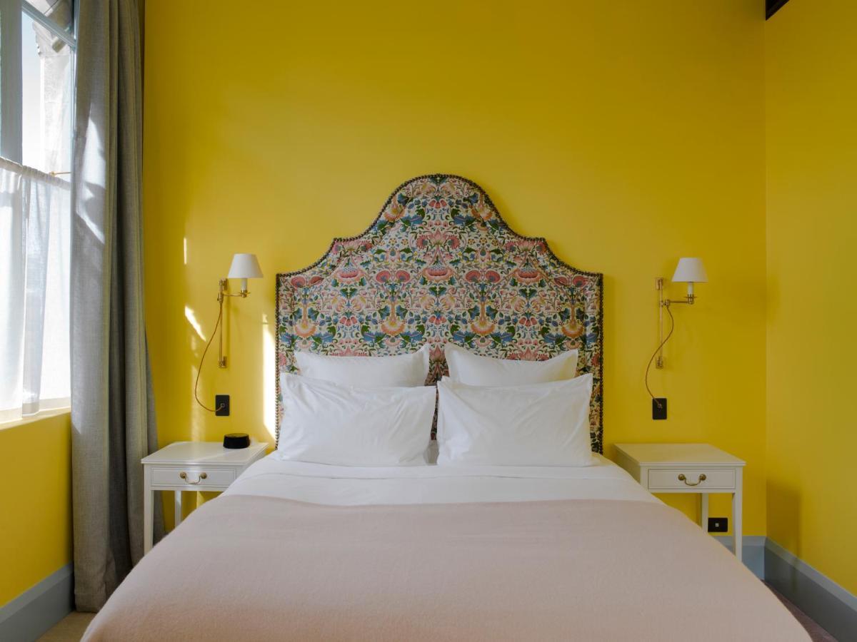 The Observatory Hotel 基督城 外观 照片 A bedroom at the hotel