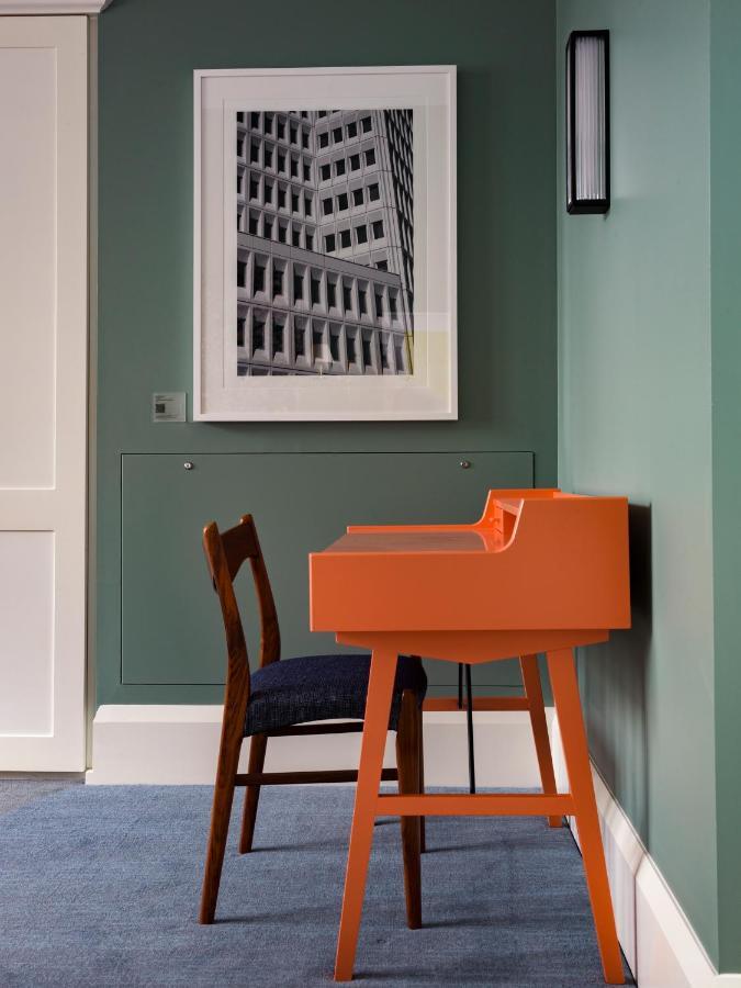 The Observatory Hotel 基督城 外观 照片 A small desk in a home office