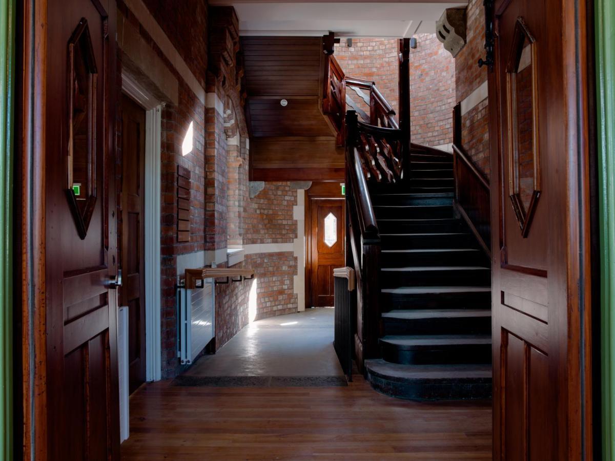 The Observatory Hotel 基督城 外观 照片 The staircase