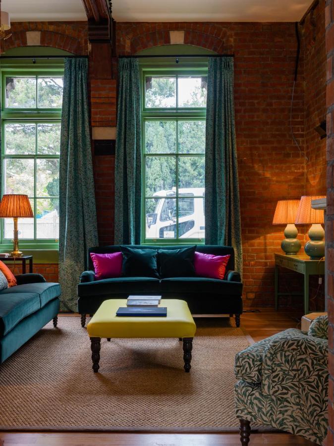 The Observatory Hotel 基督城 外观 照片 The interior of the former stable block
