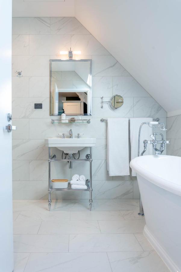 The Observatory Hotel 基督城 外观 照片 Bathroom