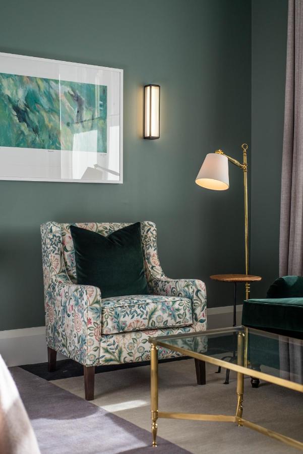 The Observatory Hotel 基督城 外观 照片 A floor lamp