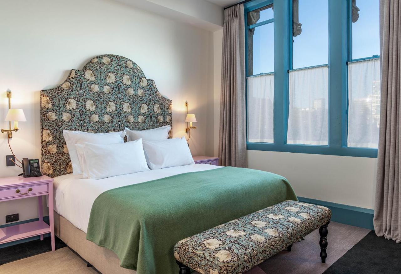 The Observatory Hotel 基督城 外观 照片 A bedroom at the Hotel